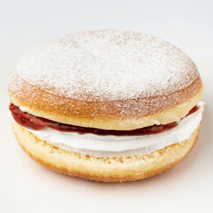 bola_de_berlim_chantilly_e_geleia_morango_by_berlimanddoughnuts