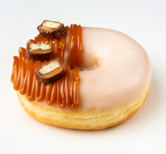 caramel_twix_doughnut_by_berlimanddoughnuts